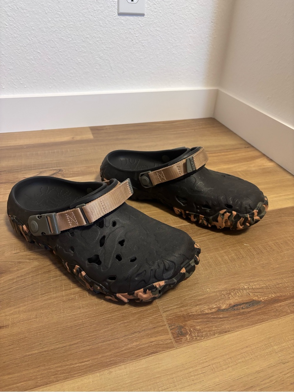Crocs MTN All Terrain Atlas Clog Black/Cork Sz 11 - Picture 3 of 7